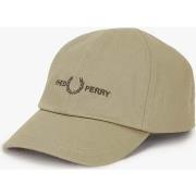 Pet Fred Perry -