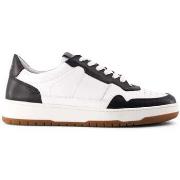 Sneakers National Standard -