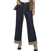 Straight Jeans Only -