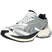 Lage Sneakers Puma Velophasis-trainers, geboren in de jaren 2000.