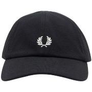 Pet Fred Perry -