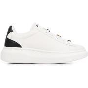 Lage Sneakers Guess Fionia