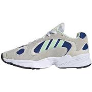 Baskets basses adidas YUNG-1