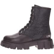 Boots Love Moschino -