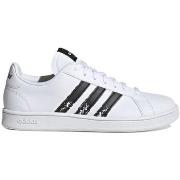 Baskets basses adidas Court Beyond