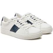 Baskets Guess FMTTOD ELE12 TODI-WHIBL WHITE-BLUE