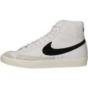 Baskets Nike BQ6806-100