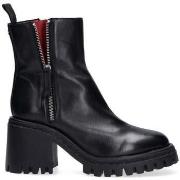 Boots Halmanera -