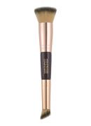 Charlotte Tilbury Hollywood Complexion Brush - contour blending kwast