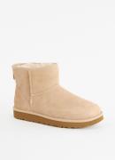 UGG Classic Mini enkellaarsje van suède