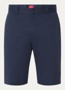HUGO Darik straight fit korte chino met steekzakken