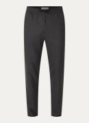 Les Deux Como tapered fit chino met visgraatdessin en steekzakken