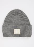 SAMSØE SAMSØE Ribgebreide muts van wol met logo