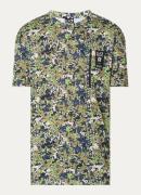 Armani T-shirt met camouflageprint en borstzak