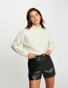 Pull col montant en fine maille