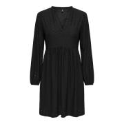 Robe courte en broderie anglaise