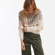 Pull jacquard col montant en maille tricot