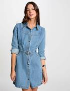 Robe ajustée boutonnée en jean