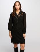 Robe courte droite dentelle