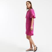 Robe courte évasée, manches courtes papillon