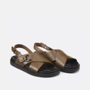 Sandales croisées en cuir lisse