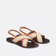 Sandales plates en raphia