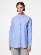 Chemise ample à fines rayures