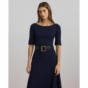 Robe mi-longue à col bateau, manches aux coudes